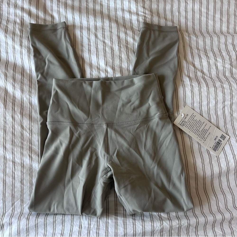 NWT Lululemon Wonder Train HR 25” leggings, size 4